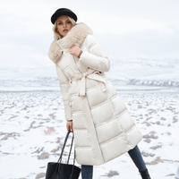 Jacqueline - Elegante Winterjacke für Damen – Weiß mit beigem Kragen