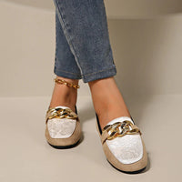 Brzyna - Elegante Loafers mit dekorativem Kettendetail – Khaki