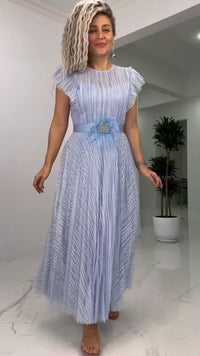 KEVI - PLISSIERTES MAXIKLEID MIT GÜRTEL – Blau