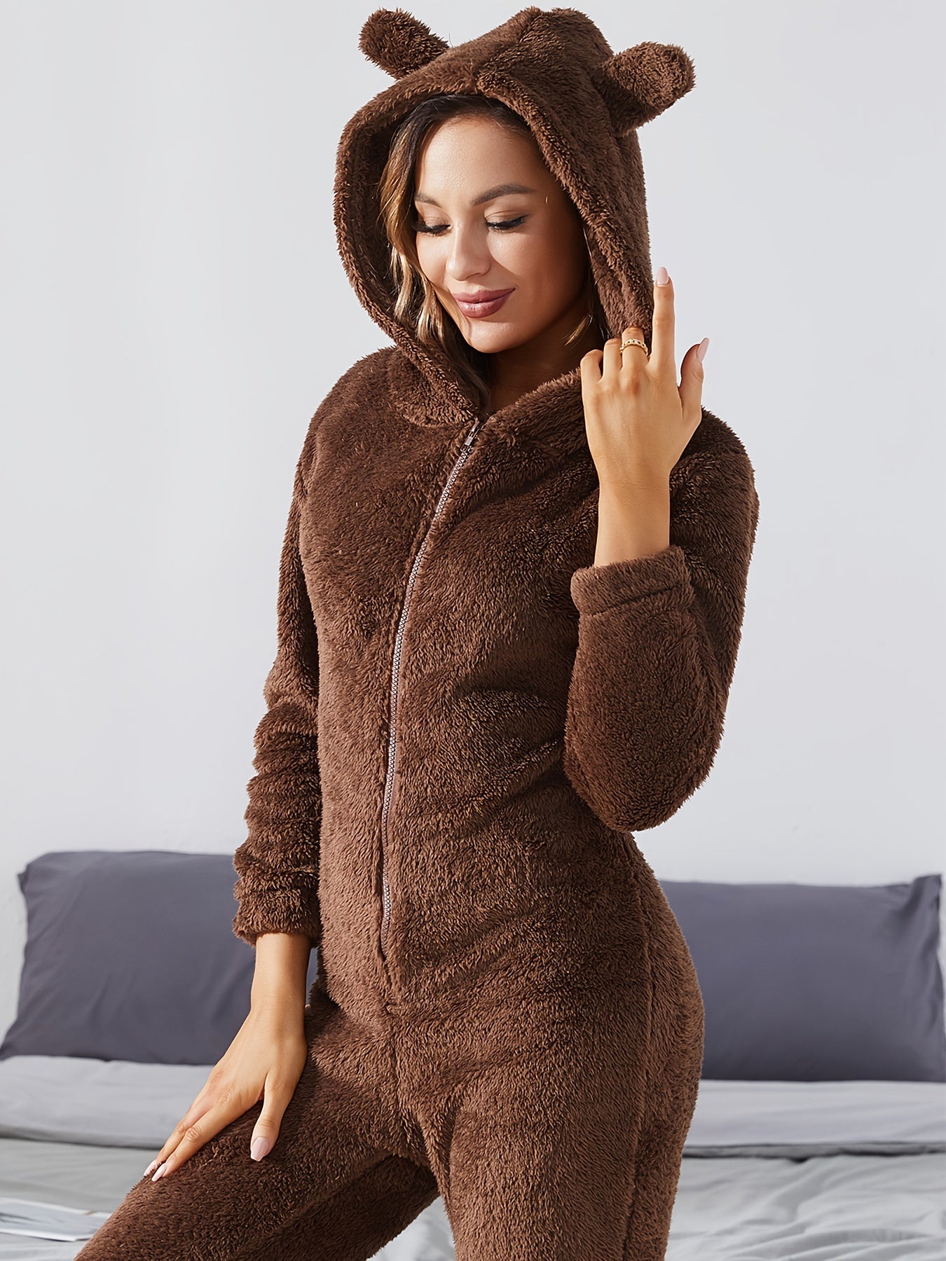Leyara | Flauschiger Kapuzen-Jumpsuit in Einfarbig