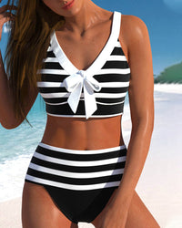 Calya | Gestreifter Bikini mit hohem Bund – Figurschmeichelnde Retro-Bademode – Schwarz