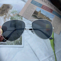 Heidi-Mode | Klassische Aviator-Sonnenbrille mit Goldenem Rahmen für Damen – Silberfarbener Rahmen, Graues Glas