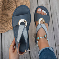 Toriae - Riemchensandalen mit Ring-Detail – Marine