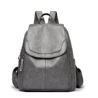 Kristlaug | Eleganter und leichter Rucksack in zartem Weißton – Grau