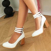Caa  | Glatte Sandalen mit Knöchelriemen und Keilabsatz – Weiß
