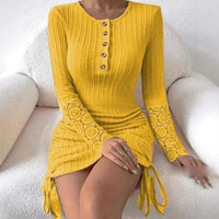ANTJE - GERIPPTES STRICKKLEID MIT KNÖPFEN – Gelb