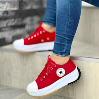 ChicKicks - Modische Leinwand-Turnschuhe – Rot
