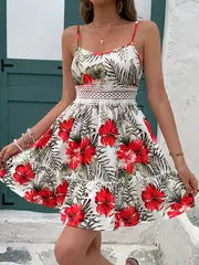 Avery -  Tropisches Kleid mit Blumenmuster und zarten Trägern für Frauen – Weiß