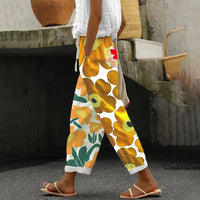 Heidi-Mode | Grüne Hose mit frischem Blumenmuster – Gelb