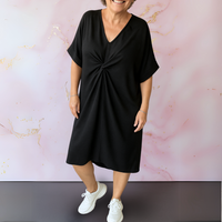 Ellen™ | Schlichtes Kleid mit V-Ausschnitt – Schwarz