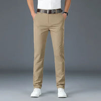 Stilvolle und bequeme Herrenhosen – Khaki