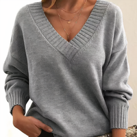 Leocadia - Eleganter Pullover mit V-Ausschnitt – Grau
