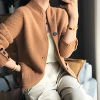 Edda - Elegante und warme Jacke – Braun