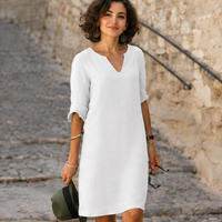 Guilaine - Elegantes und modernes Kleid mit V-Ausschnitt – Weiß