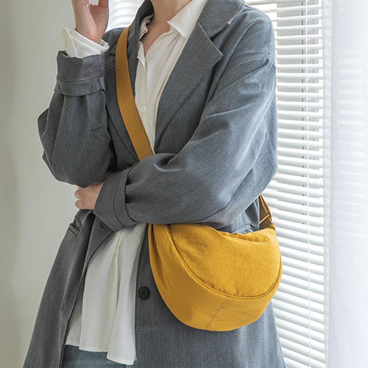 ArcSling - Halbmondförmige Crossbody-Tasche