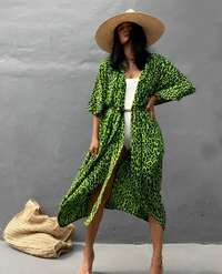 Leona Bohemian Kimono | Sommerlich-stilvoller Strandkimono mit tropischem Muster – Leopard - Grün