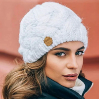 Benilde | Elegante Damen Wintermütze – Weiß