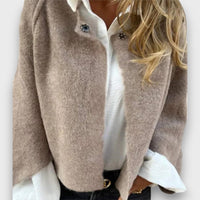 Celeste – Eleganter Kurzcardigan mit weicher Struktur – Beige