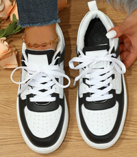 Stilvolle und bequeme Sneaker in einem einzigartigen Design – Schwarz