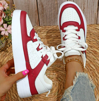 Stilvolle und bequeme Sneaker in einem einzigartigen Design – Rot