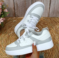 Stilvolle und bequeme Sneaker in einem einzigartigen Design – Grau