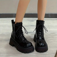 Ellazia | Schicke britisch inspirierte Damenstiefeletten mit Plateausohle – Schwarz