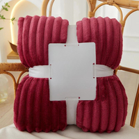 Breit gestreifte Flanell-Fleecedecke – warm für Herbst und Winter, ideal als Bettdecke oder Kuscheldecke – Rot