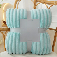 Breit gestreifte Flanell-Fleecedecke – warm für Herbst und Winter, ideal als Bettdecke oder Kuscheldecke – Hellblau
