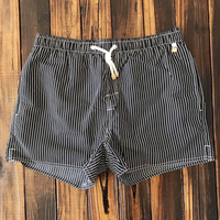 Gestreifte Badeshorts Mit Kordelzug Für Herren | Stilvoll – Schwarz