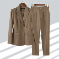Cindy Sommer Anzug | Urban moderner Anzug für Damen mit kurzärmeligem Blazer und Hose – Khaki