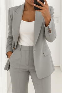 Eleganter Damenanzug für formelle Anlässe – Maßgeschneiderter Blazer mit mittelhoher Hose – Grau