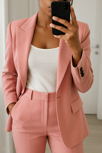 Eleganter Damenanzug für formelle Anlässe – Maßgeschneiderter Blazer mit mittelhoher Hose – Rosa