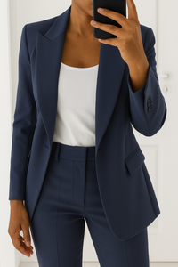 Eleganter Damenanzug für formelle Anlässe – Maßgeschneiderter Blazer mit mittelhoher Hose – Dunkelblau
