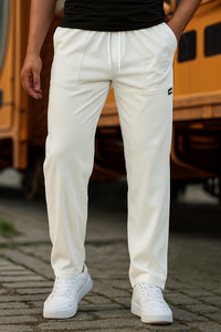 Stylische Trainingshose für Herren mit praktischen Taschen und moderner Passform – Weiß
