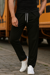 Stylische Trainingshose für Herren mit praktischen Taschen und moderner Passform – Schwarz