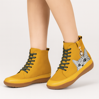 Leonore | Winterstiefel mit Katzenmuster – Gelb