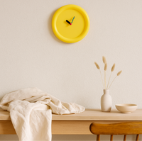 TimePop – Buntes geometrisches Wanduhren im Memphis-Stil mit mutigem künstlerischem Design – Gelb