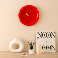 TimePop – Buntes geometrisches Wanduhren im Memphis-Stil mit mutigem künstlerischem Design – Rot