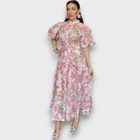 Celindra – Maxi-Kleid mit floraler Struktur und Bindegürtel – Rosa