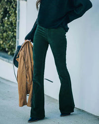 Elegante, schlanke Damenhose mit Schlag – Grün