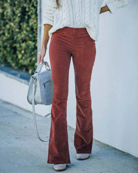 Elegante, schlanke Damenhose mit Schlag – Kastanienbraun