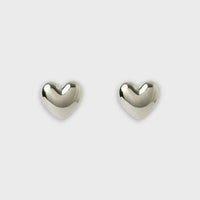 Harpy – Herzförmige Ohrstecker – Silber