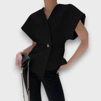 Selene – Minimalistisches Drapier-Top mit Goldakzent – Schwarz