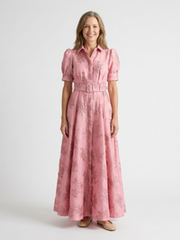 Xanthea | Kurzärmliges, tailliertes, floral strukturiertes Maxikleid – Rosa