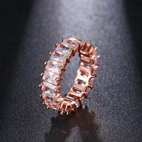 Luxuriöser Zirkonia-Ring in Gold und Silber – Roségold