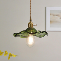 Elegante Pendelleuchte im Hibiskusblüten-Design aus Glas und Messing – Hängelampe für Ess- und Wohnzimmer – Grün