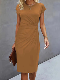 Lea | Klassisches Rundhals-Kleid für Damen – Braun