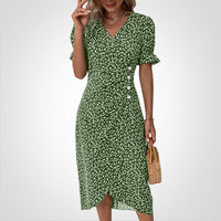 Merly - Kleid mit geblümtem V-Ausschnitt – Grün