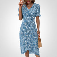Merly - Kleid mit geblümtem V-Ausschnitt – Blau