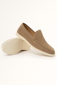 Ernstjan Loafers weiße Sohle Wildleder – Braun